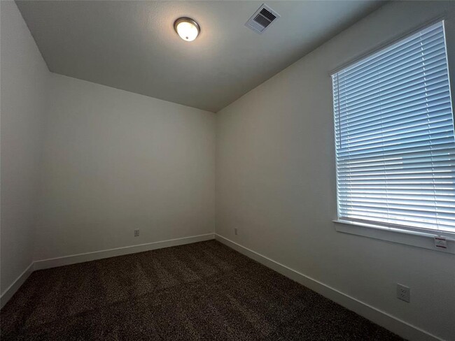 Building Photo - 10935 Cres Spg Dr