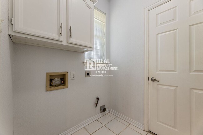 Building Photo - Recently Updated Plano Property with Modern Features and Serene Surroundings