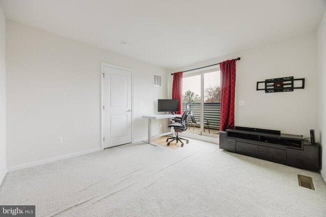 Building Photo - 43831 Stubble Cor Sq