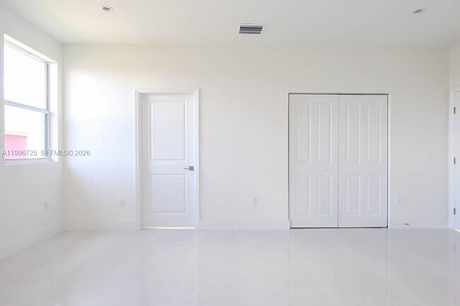 Building Photo - 15631 SW 11th Terrace