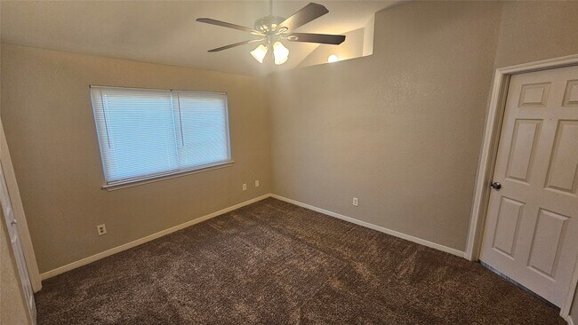 Building Photo - 19522 Lake Hollow Ln