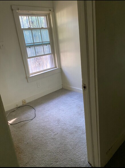 Building Photo - 217 Scott Ave