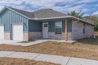 Building Photo - 533 Parkhill Cir