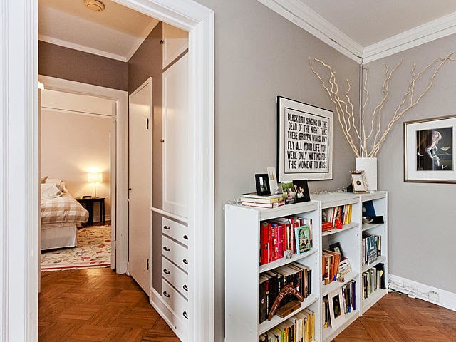 Hallway - 2052 N Lincoln Park W