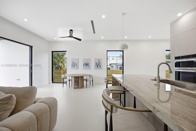 Building Photo - 1337 NE 13th Ave