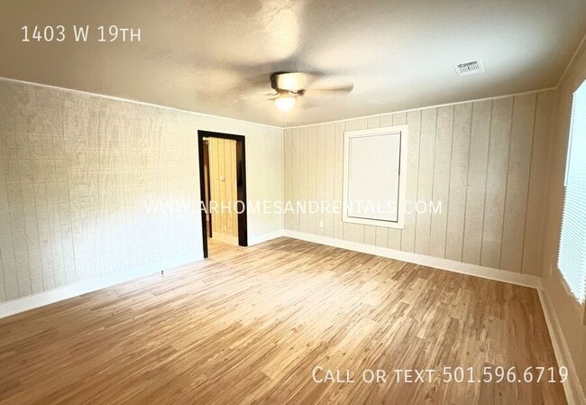 Building Photo - 1403 W 19th-