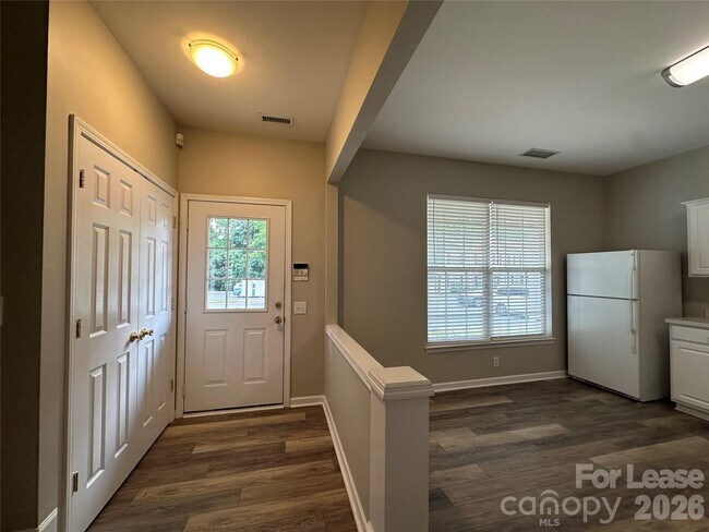Building Photo - 6626 Rothchild Dr