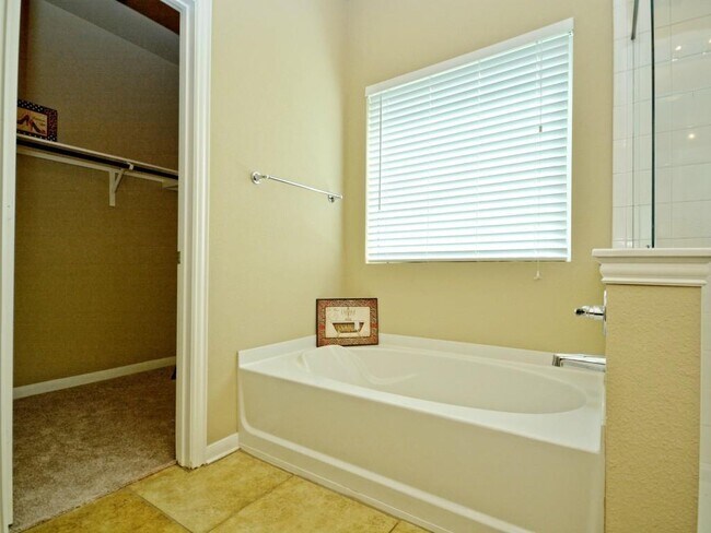 Building Photo - 1413 Short Horn Cove