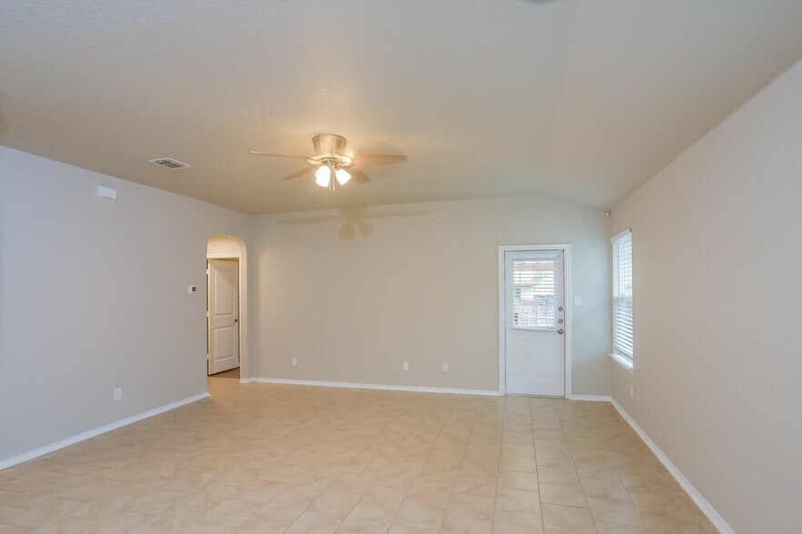 Building Photo - 1727 Aspen Silver