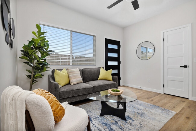 Building Photo - 3315 Clairemont Mesa Blvd