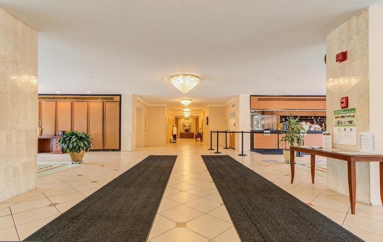 Building Photo - 10201 Grosvenor Pl