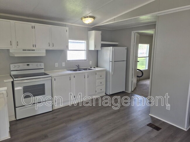 Building Photo - 4511 Dirt Rd