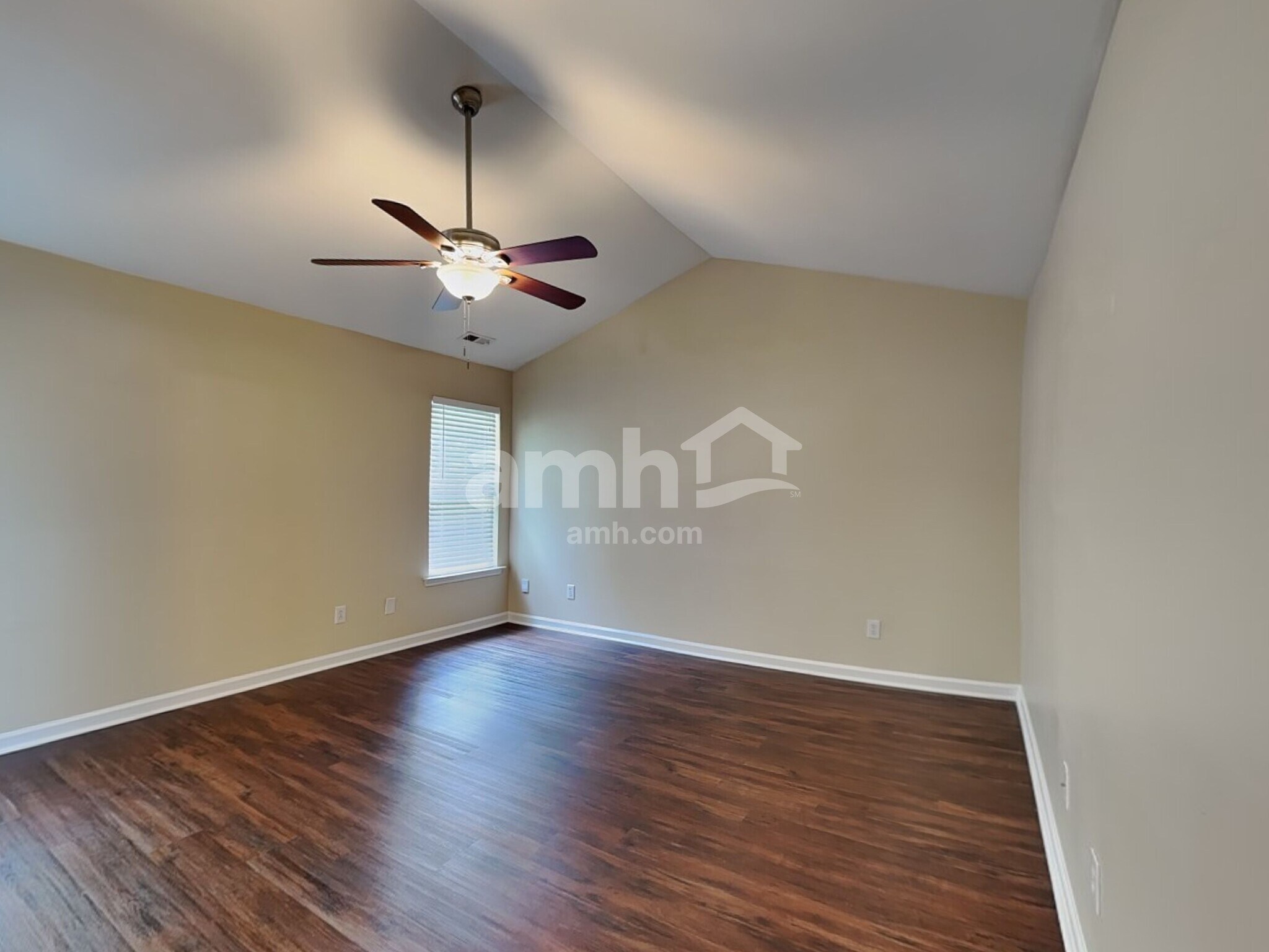 Building Photo - 612 Hanska Way