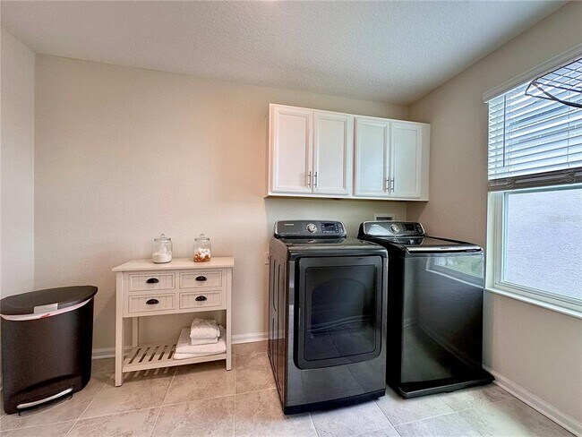 Building Photo - 11168 Robert Frost Dr