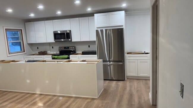 Building Photo - 19 Henning Dr