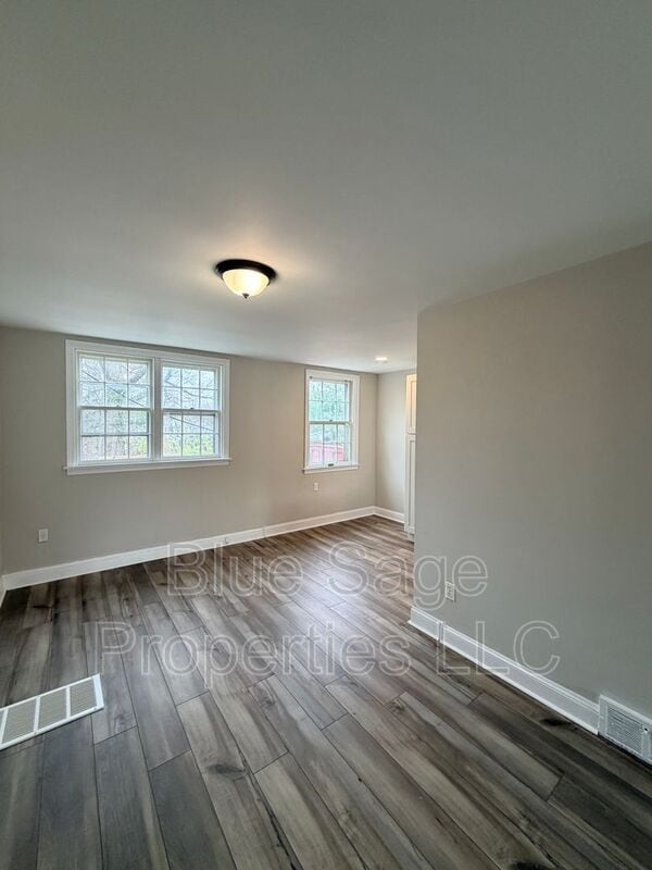 Building Photo - 2345 Bond Ave