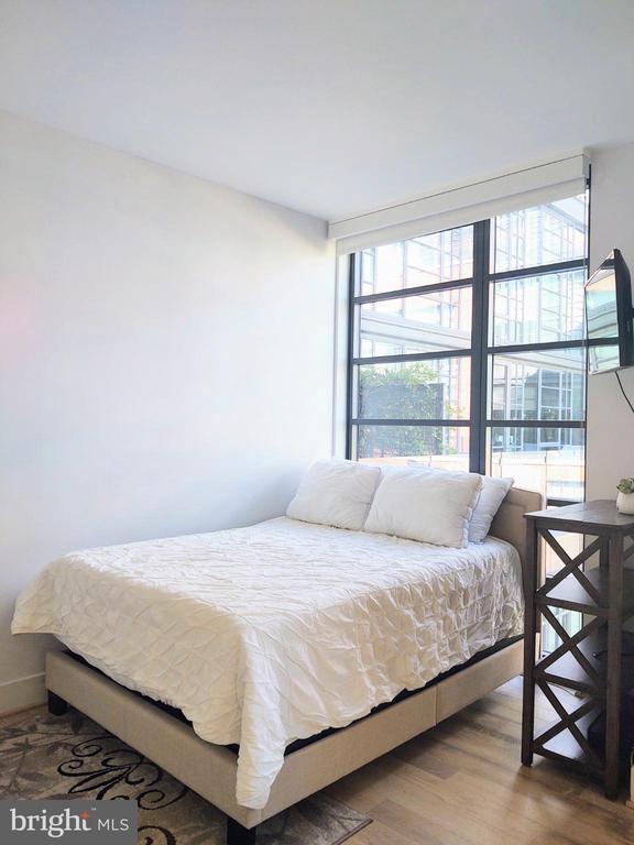 Building Photo - 45 Sutton Square SW