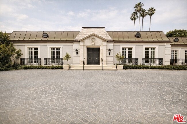 Building Photo - 801 Alta Dr