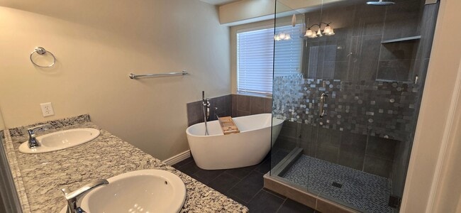 Building Photo - Pet Friendly Beautiful 3 Bed 3.5 Bath in R...