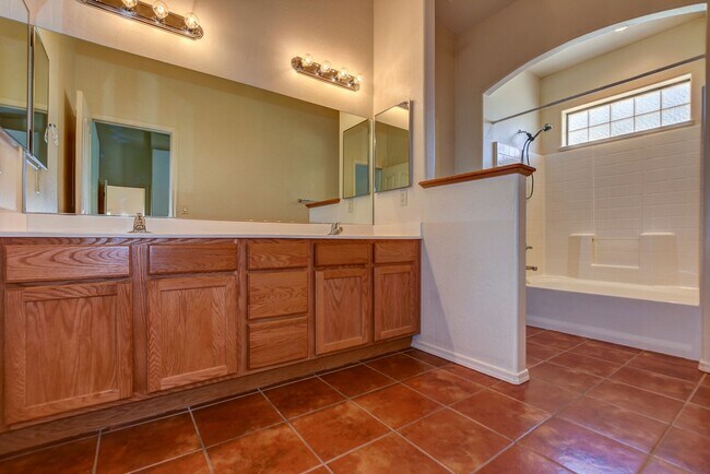 Building Photo - 5879 N Bronco Ln