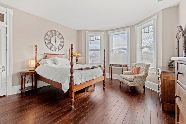 Building Photo - Downtown Smithfield: Beautiful, furnished apartment for rent