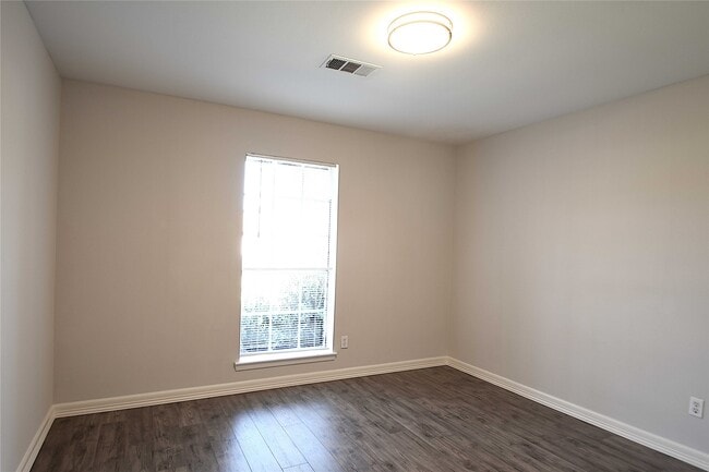 Building Photo - 9243 Friendship Rd