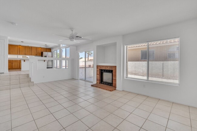 Building Photo - Beautiful Home in West with 4 bedrooms/3 b...