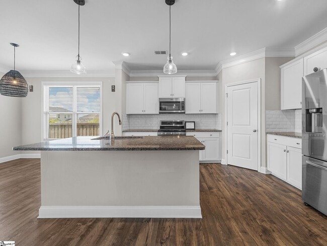 Building Photo - 211 Pollyanna Dr