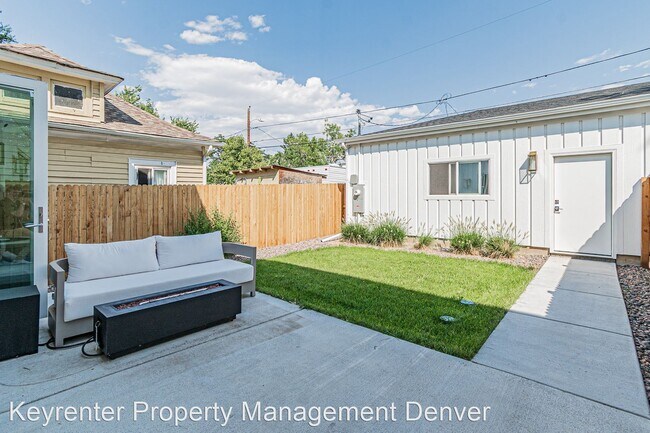 Building Photo - 4 br, 3.5 bath House - 2570 South Cherokee...