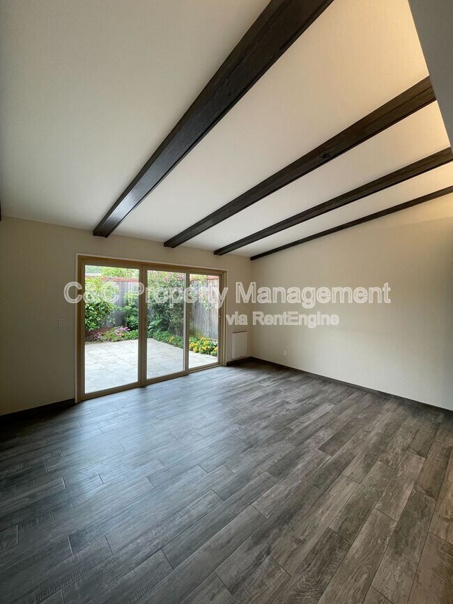Building Photo - 211 Hacienda Carmel