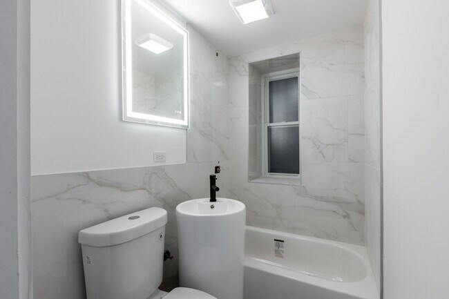 Building Photo - 1841 N Kedzie Ave