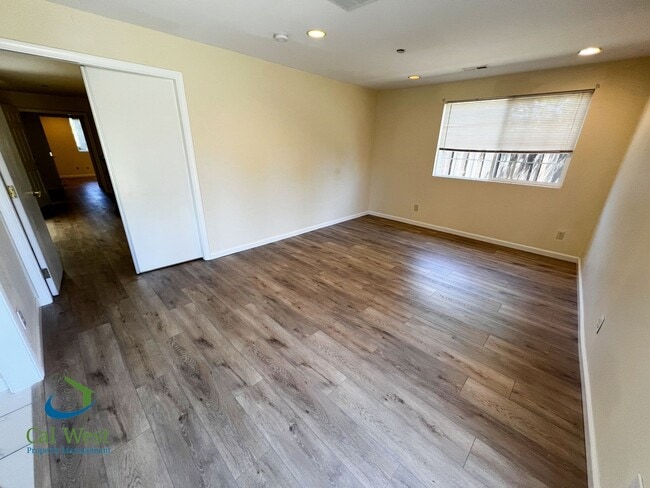 Building Photo - $5800 - Spacious 5 Beds 4 baths with large...