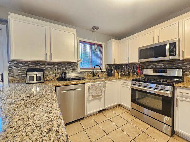 Building Photo - 579 Scott Ln