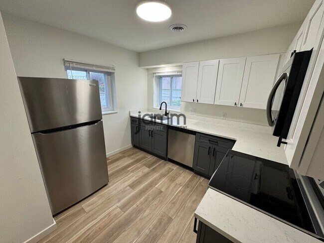 Building Photo - 18997 Hilliard Blvd