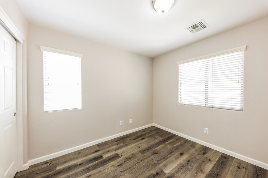 Building Photo - 14210 W Country Gables Dr