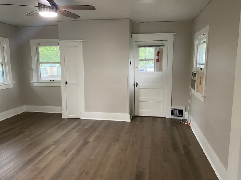 Building Photo - 1449 S University Blvd