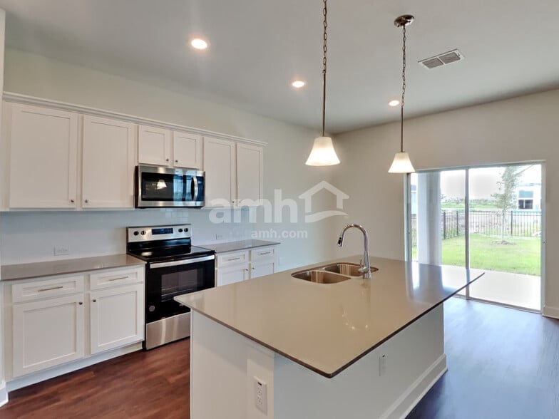 Building Photo - 33892 Thyme Dr