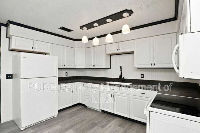 Building Photo - 12300 SE 128th Ct