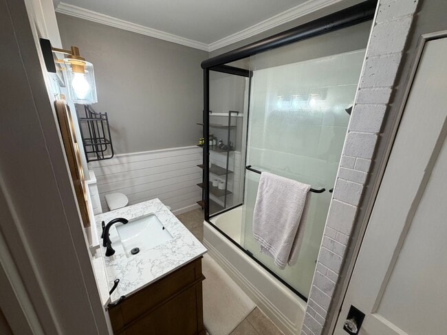 Building Photo - 3 bed 2 bath in Historic Downtown Troy
