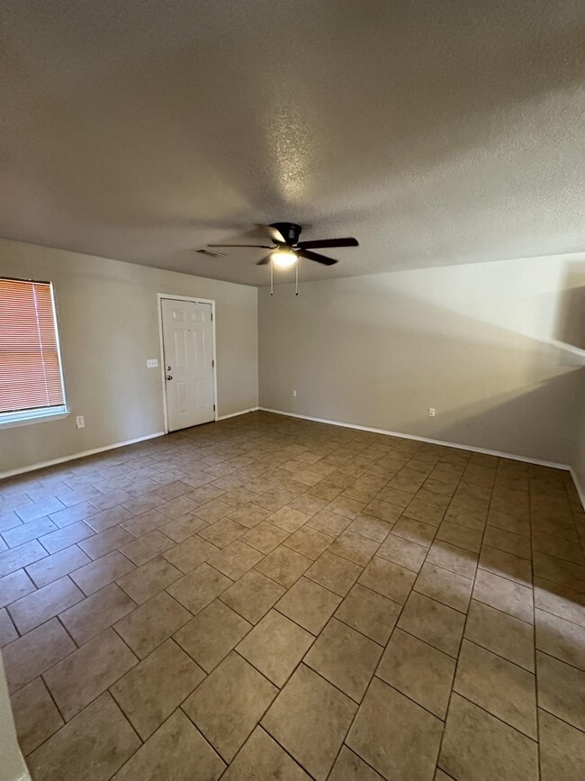 Building Photo - 3607 S Pocola Blvd