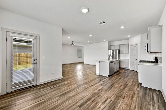 Building Photo - Spacious & Stylish Living in Liberty Hill