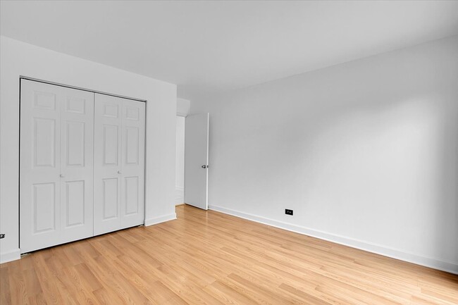 Building Photo - 1645 Estate Cir
