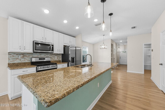 Building Photo - 565 Chandler Dr