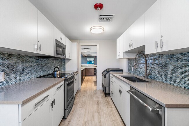 Building Photo - 4748 S Ocean Blvd