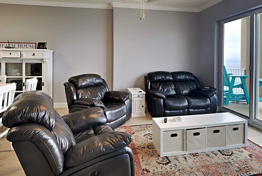 Building Photo - 10625 Front Beach Rd