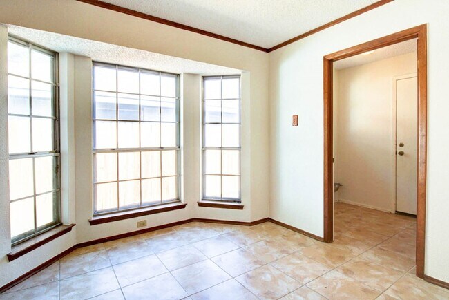 Building Photo - 758 Brighton Ln