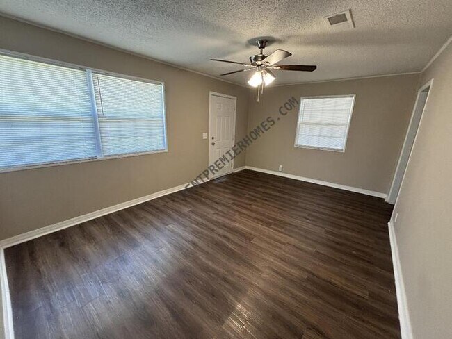 Building Photo - 404 N Scott St