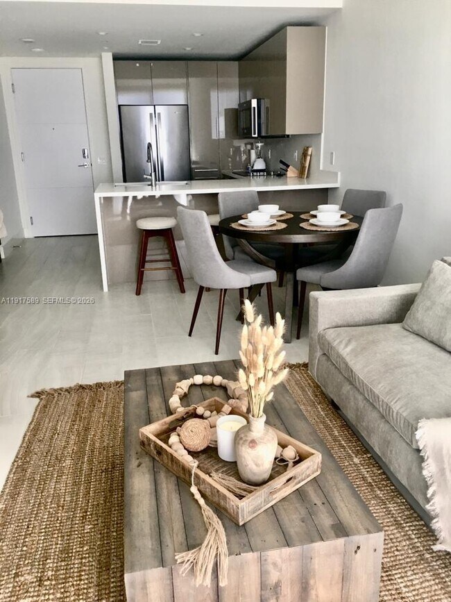 Building Photo - 2000 Metropica Wy