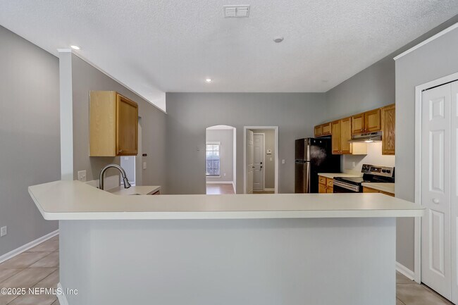 Building Photo - 9642 Pritmore Rd E