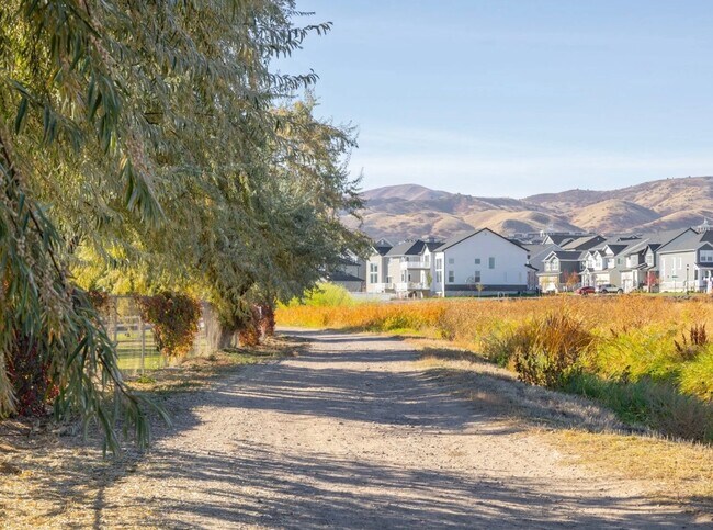 canal walking trail - 4328 W Rex Peak Way